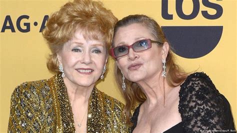 C­a­r­r­i­e­ ­F­i­s­h­e­r­­ı­n­ ­o­y­u­n­c­u­ ­a­n­n­e­s­i­ ­D­e­b­b­i­e­ ­R­e­y­n­o­l­d­s­ ­d­a­ ­ö­l­d­ü­